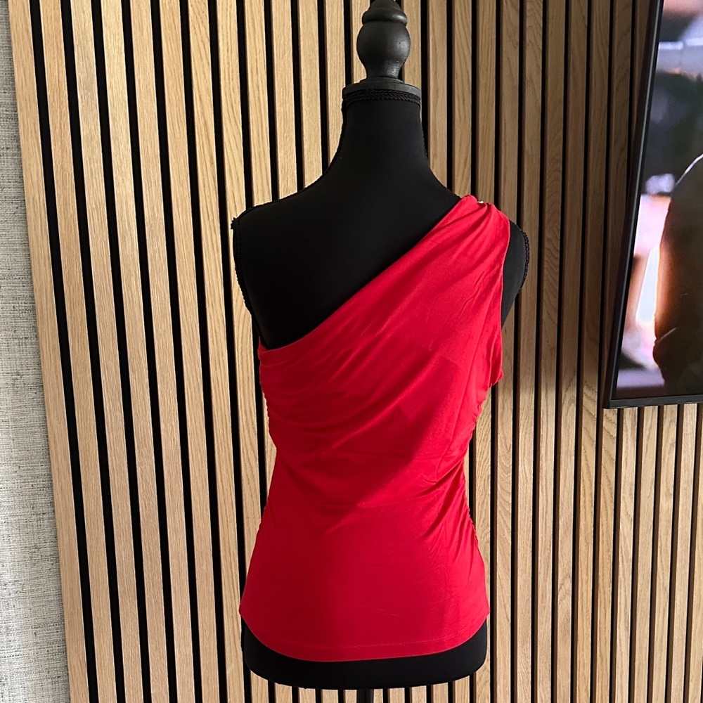One-Shoulder Red Tank Top - Picture 3 of 4